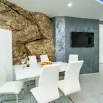 Hidden Gem * Molunat