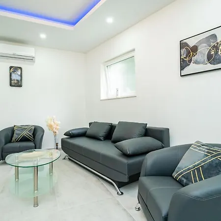 Hidden Gem * Molunat