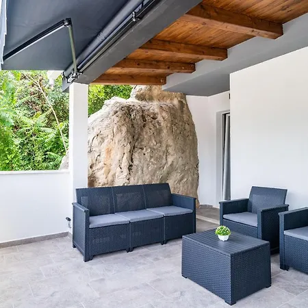 Hidden Gem * Molunat