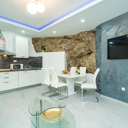 Apartment Hidden Gem Molunat