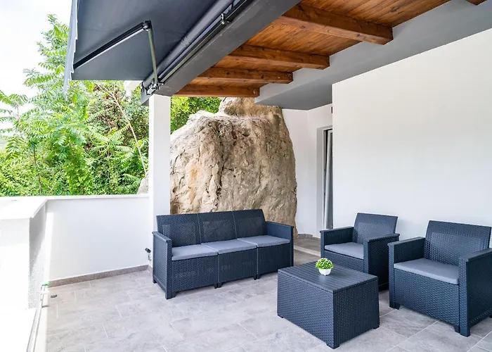 Hidden Gem * Molunat